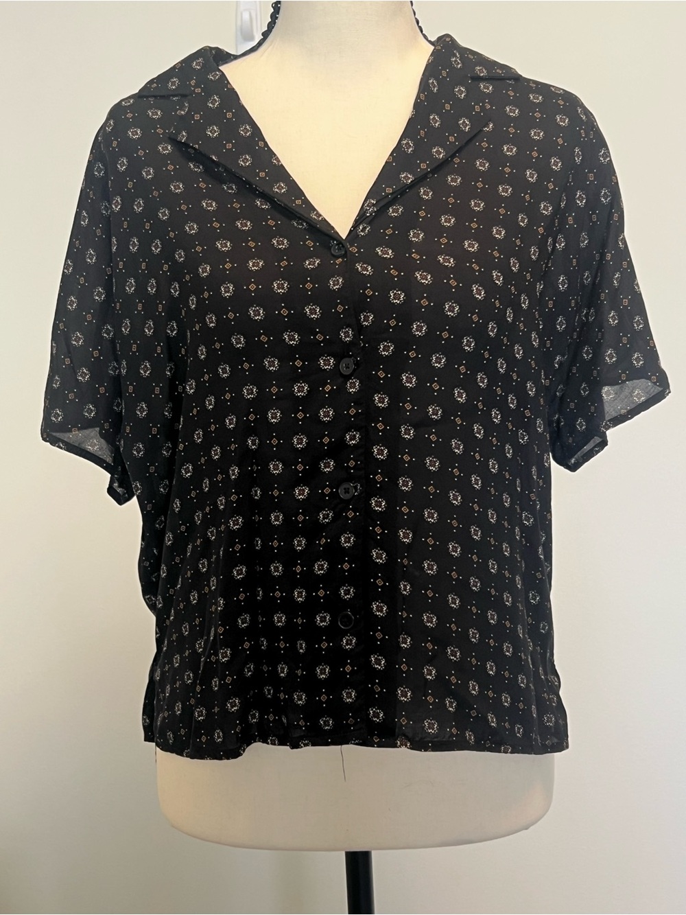 Frank & Oak Black Short-Sleeve Printed Button-Up Blouse